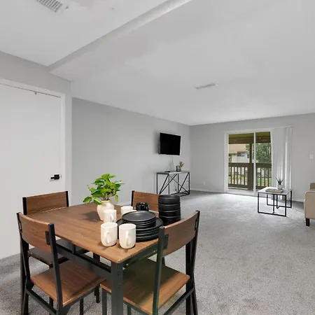 Sweetwater 7F I Beautiful 2Bd Apt I Free Parking